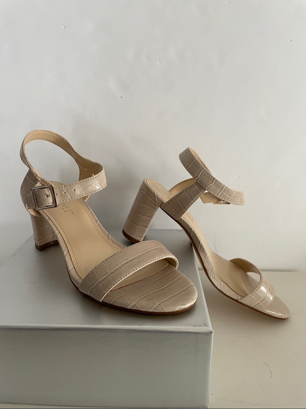 Nine West Zadie Ivory Nude Faux Croc Leather Ankle Strap 3” Heels Sandals 6.5M